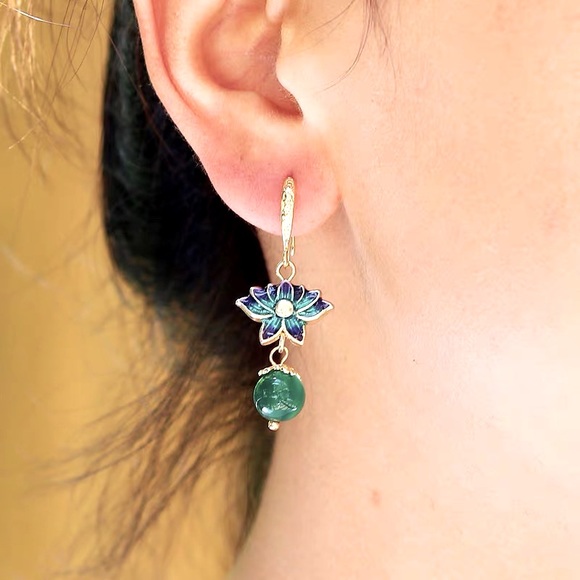Beautiful Imperial Palace styled Elegant Dropped Earrings - Picture 2 of 5
